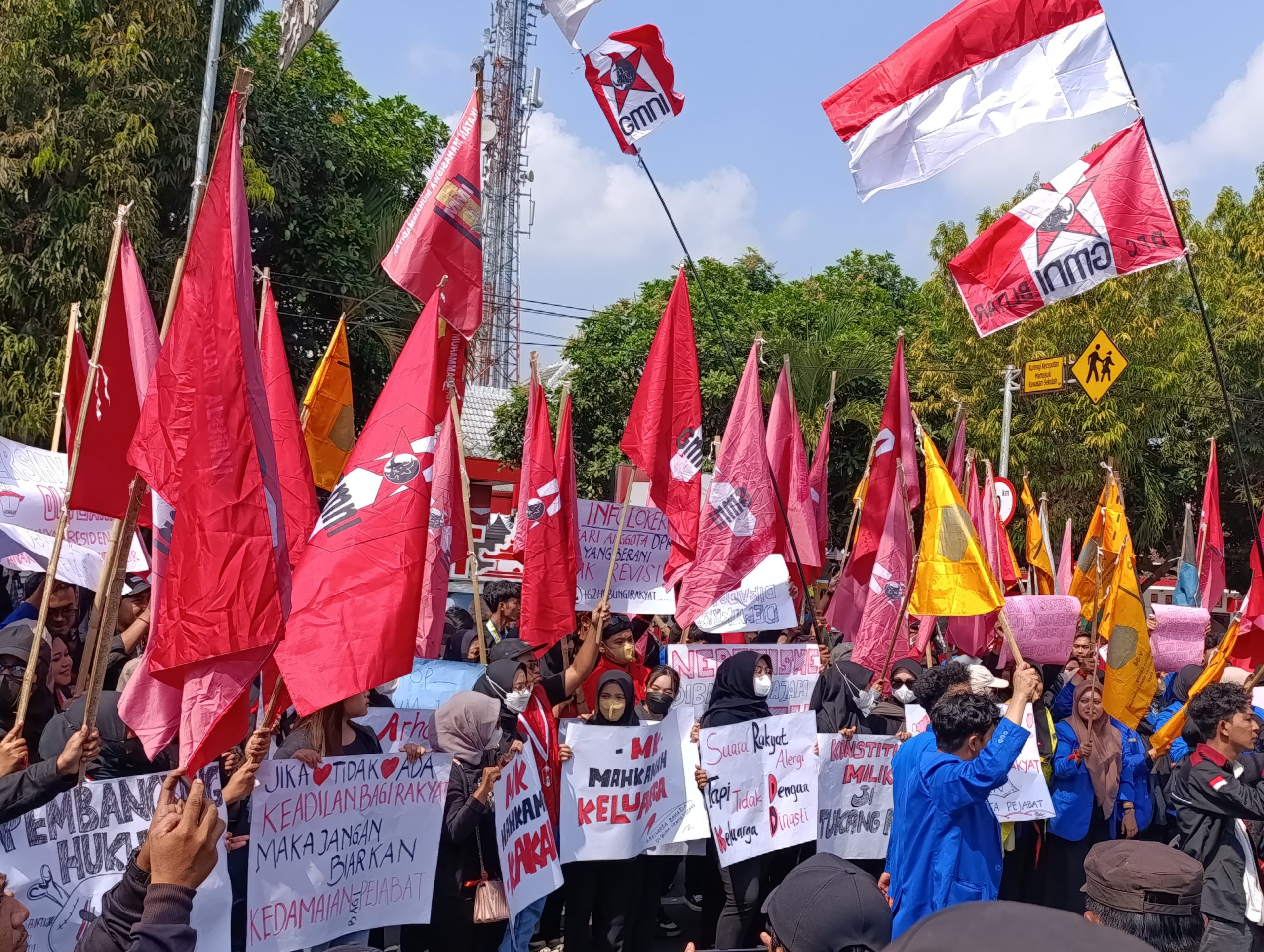 Organisasi Mahasiswa Cipayung Plus Geruduk DPRD Kota Blitar