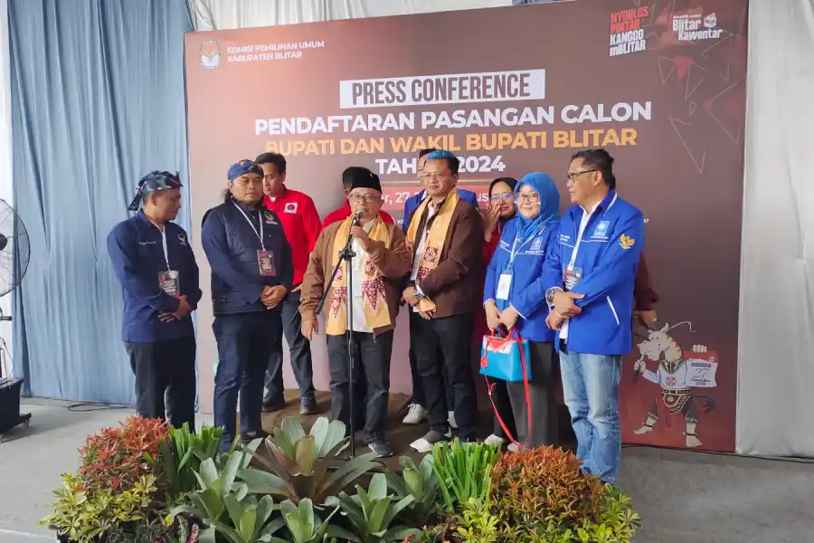 KPU Blitar Kembalikan Berkas Pendaftaran