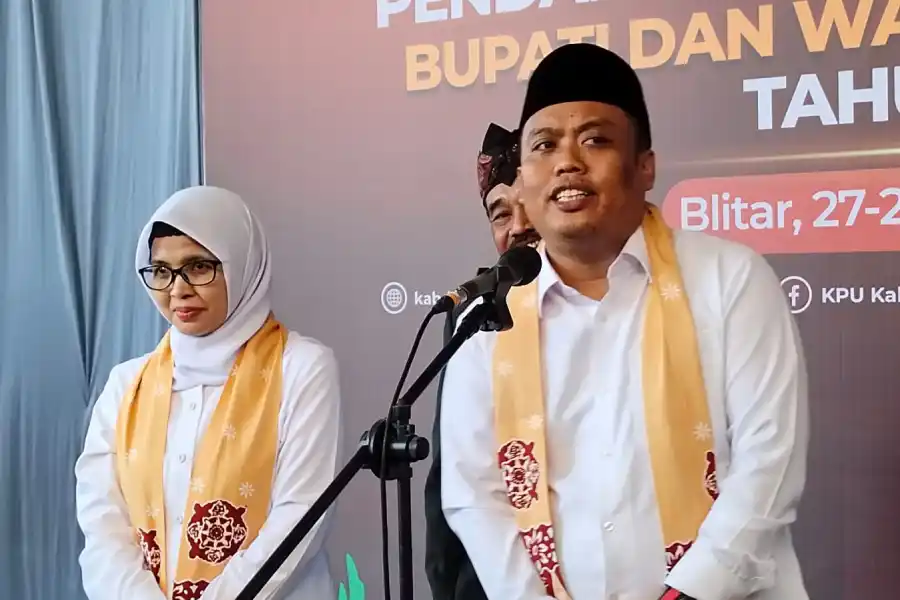 Slogan Pilih Orang Blitar Asli dari Kubu Rijanto