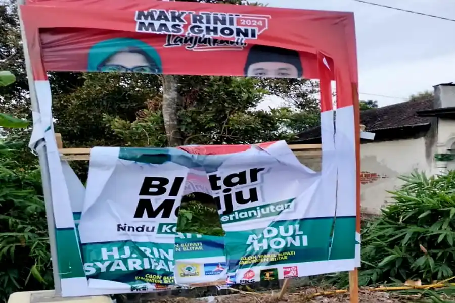 Baliho Rini-Ghoni Dirusak oleh Orang yang Tidak Dikenal