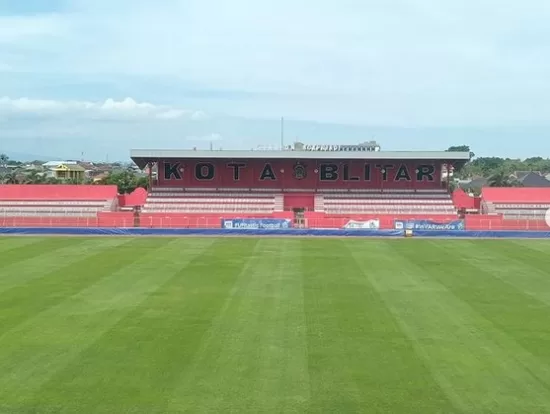 rumput di Stadion Soepriadi Blitar