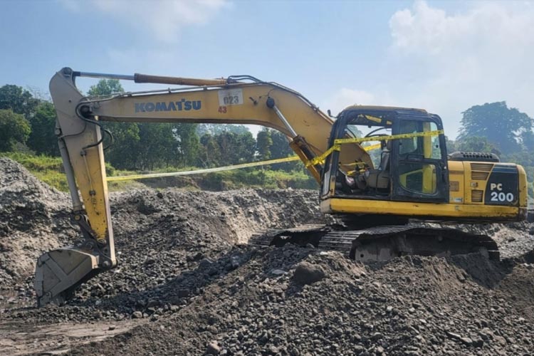 ilustrasi tambang pasir ilegal di aliran lahar Gunung Kelud Blitar